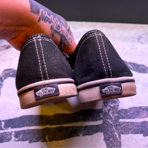 Vans - Picture 2 of 4